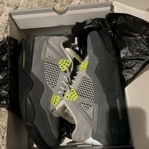 Air jordan 4 Retro SE Neon 95 men’s size 12